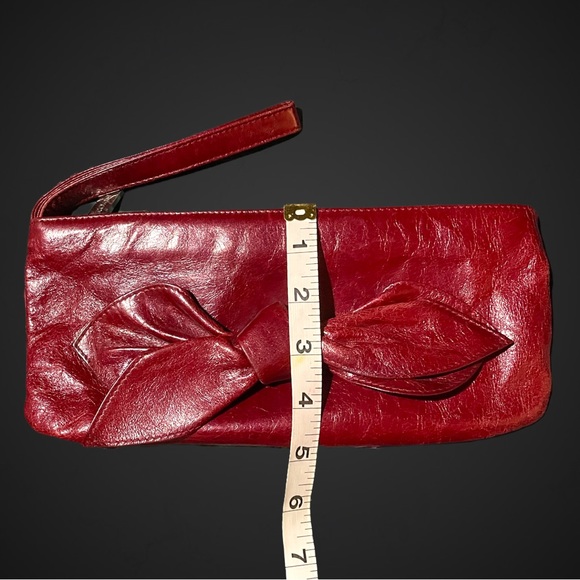 HOBO | 2000s Vintage | Genuine Leather RED Wristlet/Wallet with BOW detailing - Picture 7 of 7
